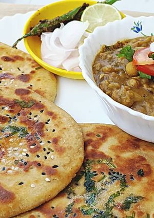 A picture of Streetstyle Matar kulcha.