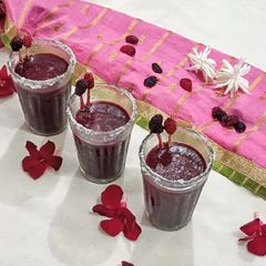A picture of Mulberry shots.