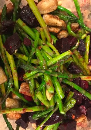 Beet Root and Asparagus Salad রেসিপির প্রধান ছবি