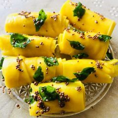 A picture of Khandvi.