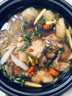 Hình của món Lẩu gà ớt hiểm.