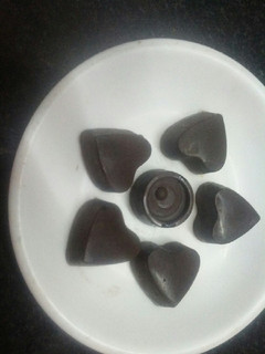 டார்க் சாக்கலேட் (Dark chocolate recipe in tamil) செய்முறை முக்கிய புகைப்படம்