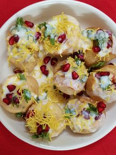 દહીં પૂરી (Dahi Poori Recipe In Gujarati) રેસીપી મુખ્ય ફોટો