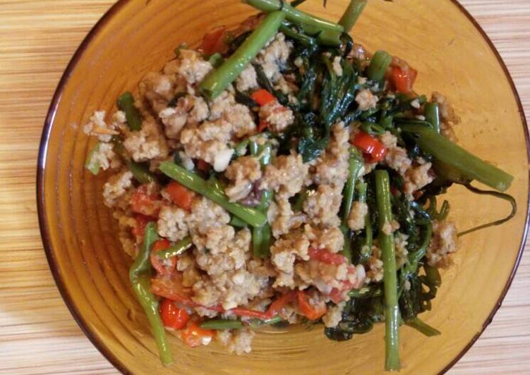 Tumis kangkung oncom