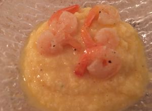 Una foto de Polenta con Camarones al estilo Lee🌷