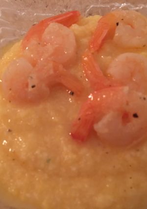 Una foto de Polenta con Camarones al estilo Lee🌷