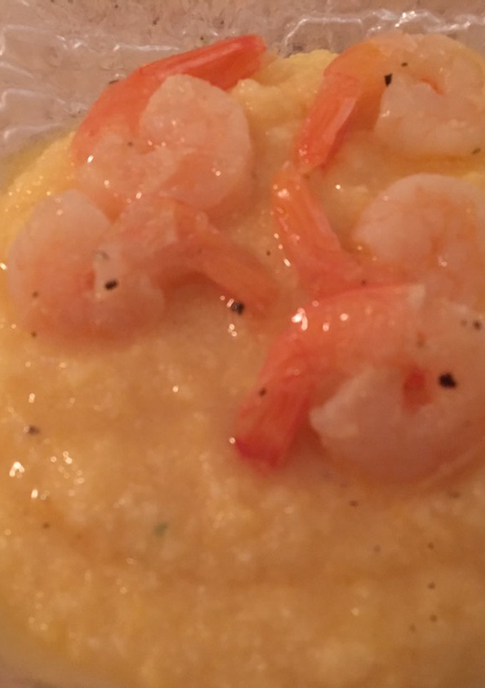 Una foto de Polenta con Camarones al estilo Lee🌷