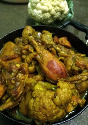 ফুলকপি দিয়ে চিকেন (Fulkopi diye chicken recipe in Bengali) রেসিপির প্রধান ছবি