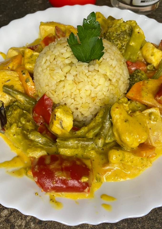 Куряче карі з овочами🥘