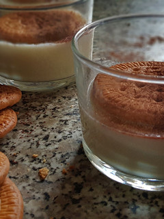 Una foto de Natillas de Leche Merengada