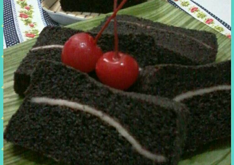 Cake Kukus Ketan Hitam Lapis Keju