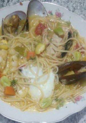 Una foto de Sopa de habas con choros