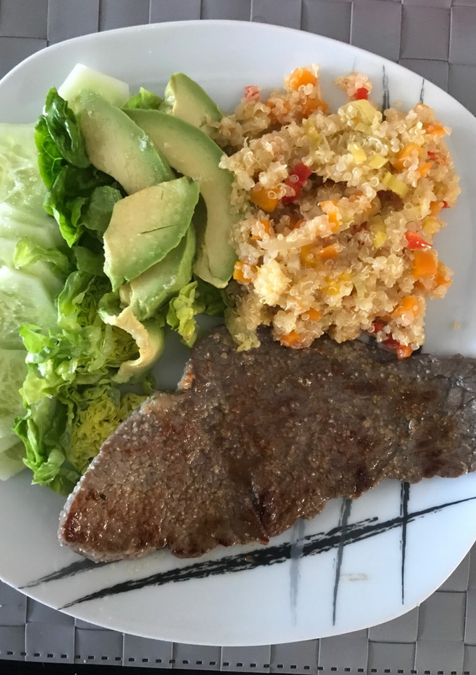 Una foto de Quinoa con ternera