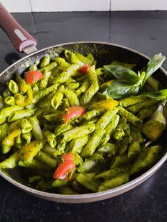 पेस्तो पास्ता (pesto pasta recipe in marathi) रेसिपी चे मुख्य फोटो