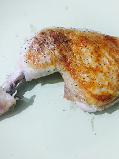 Una foto de Muslo de pollo asado en AMC