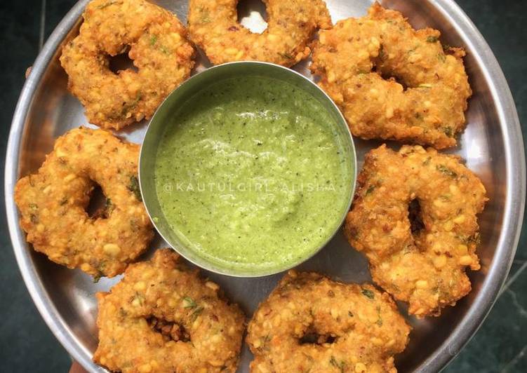 Moong Daal Pakoda In Medu Wada Shape