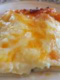 Canelones de atún con tomate y bechamel de patata