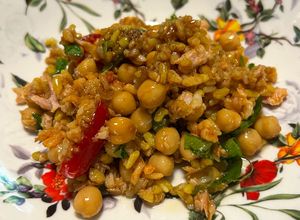 Foto di Insalata riso ceci e tonno. Piatto unico rapido
