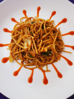 वेज चाउमीन (Veg chowmein recipe in Hindi) रेसिपी मुख्य फोटो