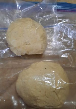 A picture of Pizza dough.