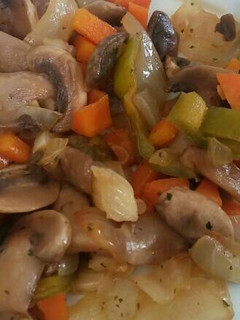 Una foto de Champiñones con verduras