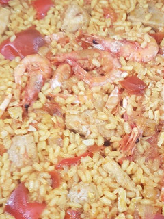 Una foto de Paella de pescado
