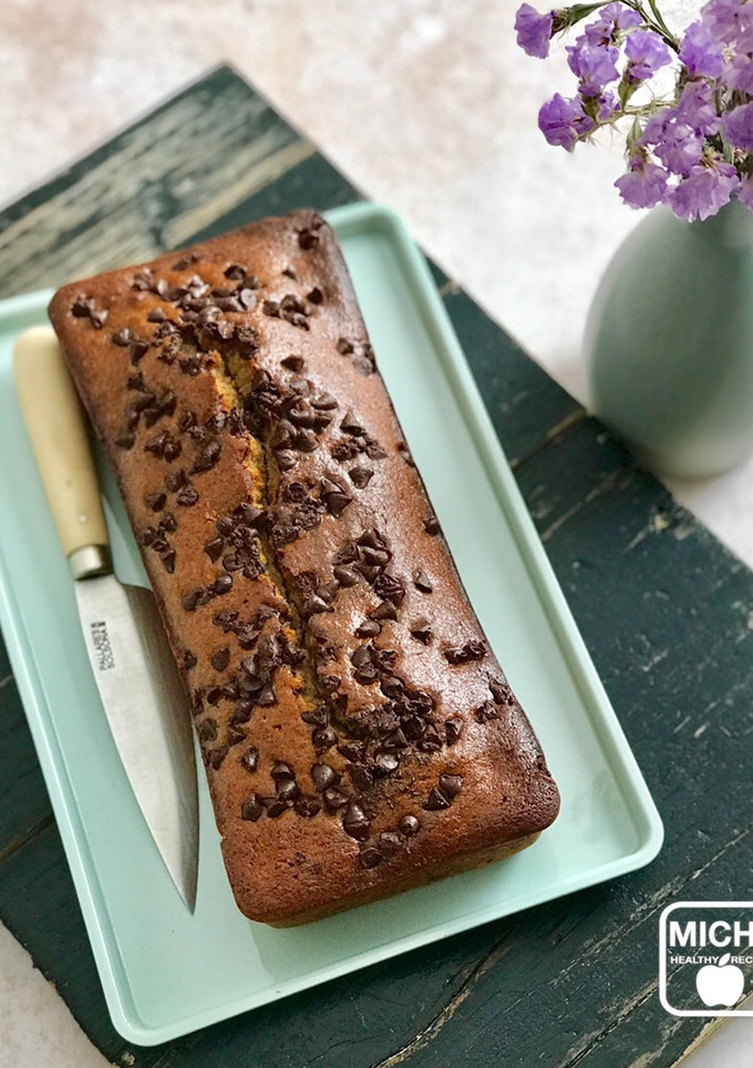 Una foto de Bizcocho integral con pepitas de cacao