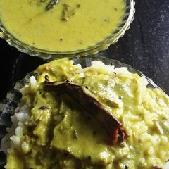 A picture of Palak kadhi.