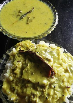 A picture of Palak kadhi.