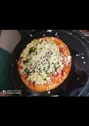 વેજીટેબલ પીઝા(Vegetable pizza recipe in Gujarati) રેસીપી મુખ્ય ફોટો