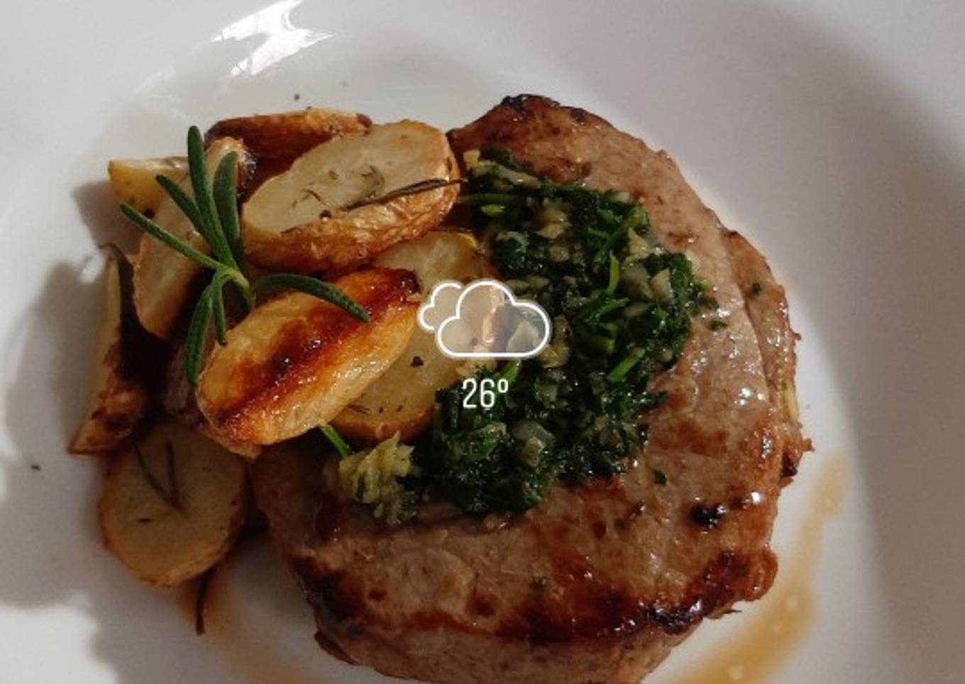 Filete al perejil con papas rústicas