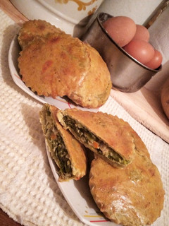 Una foto de Tarta de acelga y zapallitos, con masa de acelga