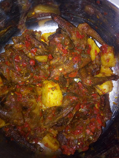 A picture of Peppered chicken with potato.