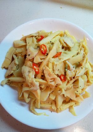 Hình của món Măng xào thịt gà.