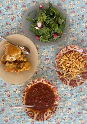 عکسی از دستور مرغ سوخاری، گوجه سرخ شده،سیب زمینی سرخ شده اسمشو نمیدونم چی بذارم 😃😋