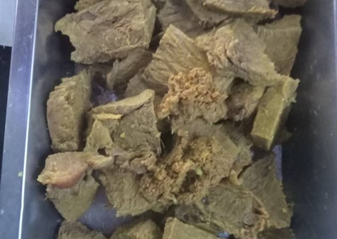Wajib coba! Cara mudah membuat Empal bumbu kuning  menggugah selera
