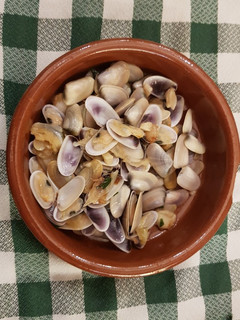 Una foto de Tallarinas Marinera