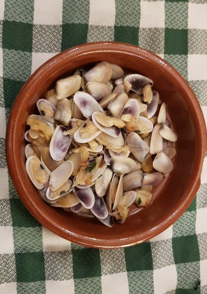 Una foto de Tallarinas Marinera