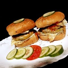 A picture of Bun kabab.