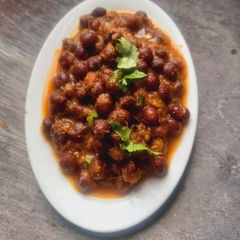 A picture of Kala chana masala.
