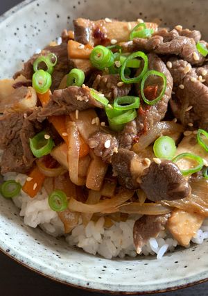 A picture of Lamb & Vegetable Stir-fry Rice Bowl.