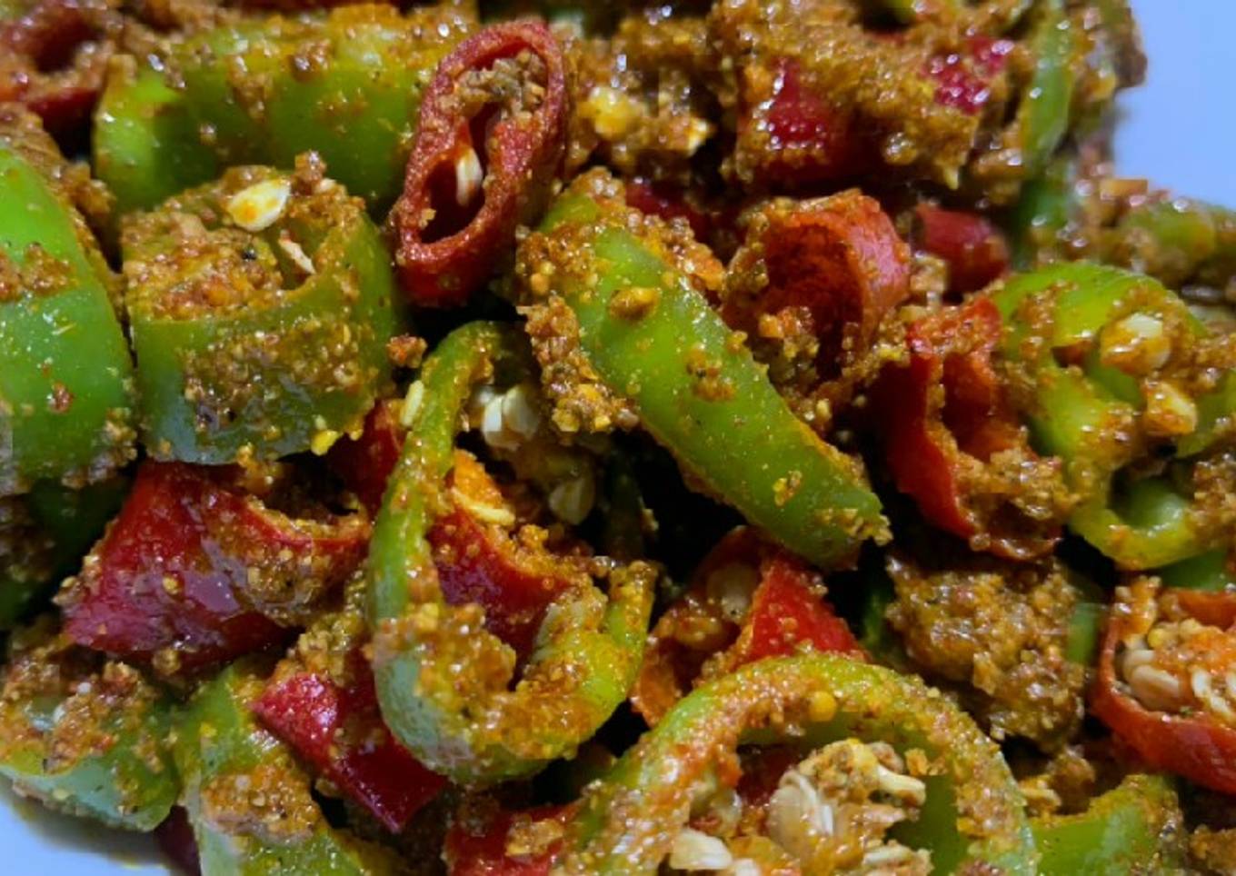 Red green chilli pickle