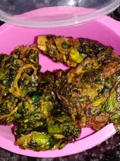 अरबी के पत्ते का पकौड़ी (Arbi ke patto ki pakodi recipe in Hindi) रेसिपी मुख्य फोटो