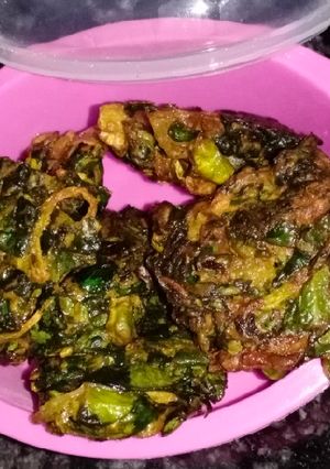 अरबी के पत्ते का पकौड़ी (Arbi ke patto ki pakodi recipe in Hindi) रेसिपी मुख्य फोटो