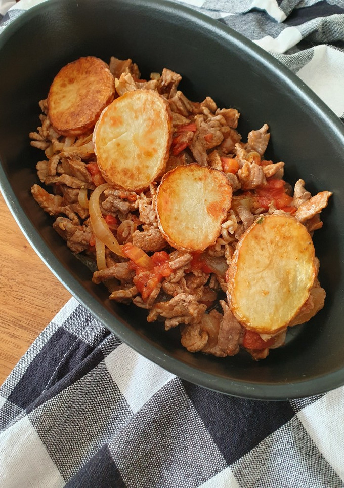 Una foto de Bistec con papitas !