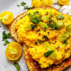 A picture of Tumeric Scrambled Eggs.
