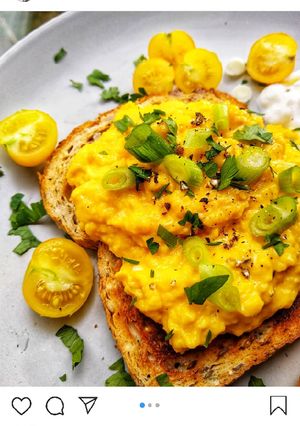 A picture of Tumeric Scrambled Eggs.