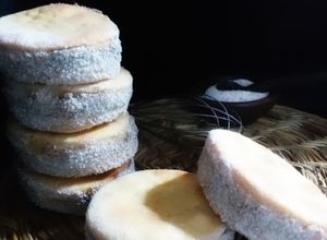 Una foto de Alfajores de chancaca y harina tostada
