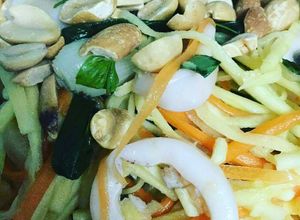 Hình của món Gỏi xoài mực tươi.