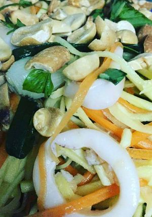 Hình của món Gỏi xoài mực tươi.